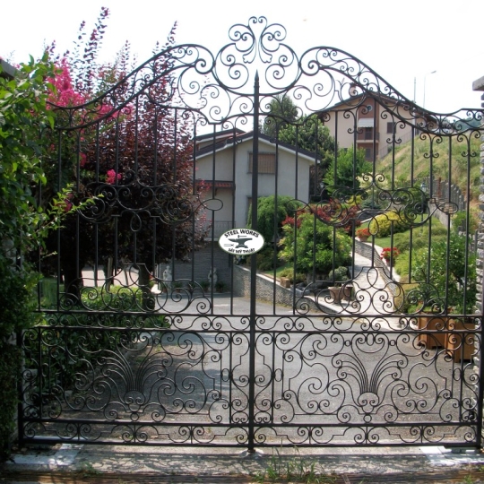 Cổng Rào - Main Gates