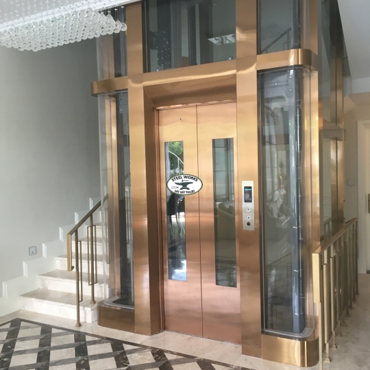 Lan can, vách ngăn inox màu... Villa khu Sala Q2
