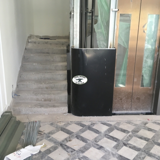 Lan can, vách ngăn inox màu... Villa khu Sala Q2