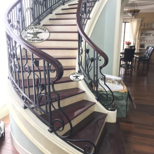 Cầu Thang Cong Rèn Thủ Công - Curved Wrought Iron Staircase Railing