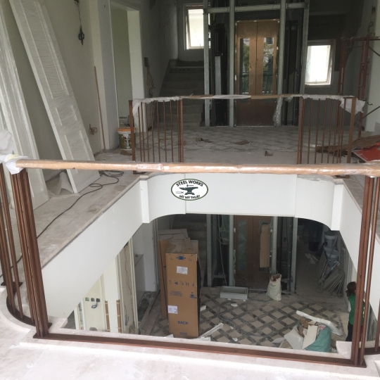 Lan can, vách ngăn inox màu... Villa khu Sala Q2